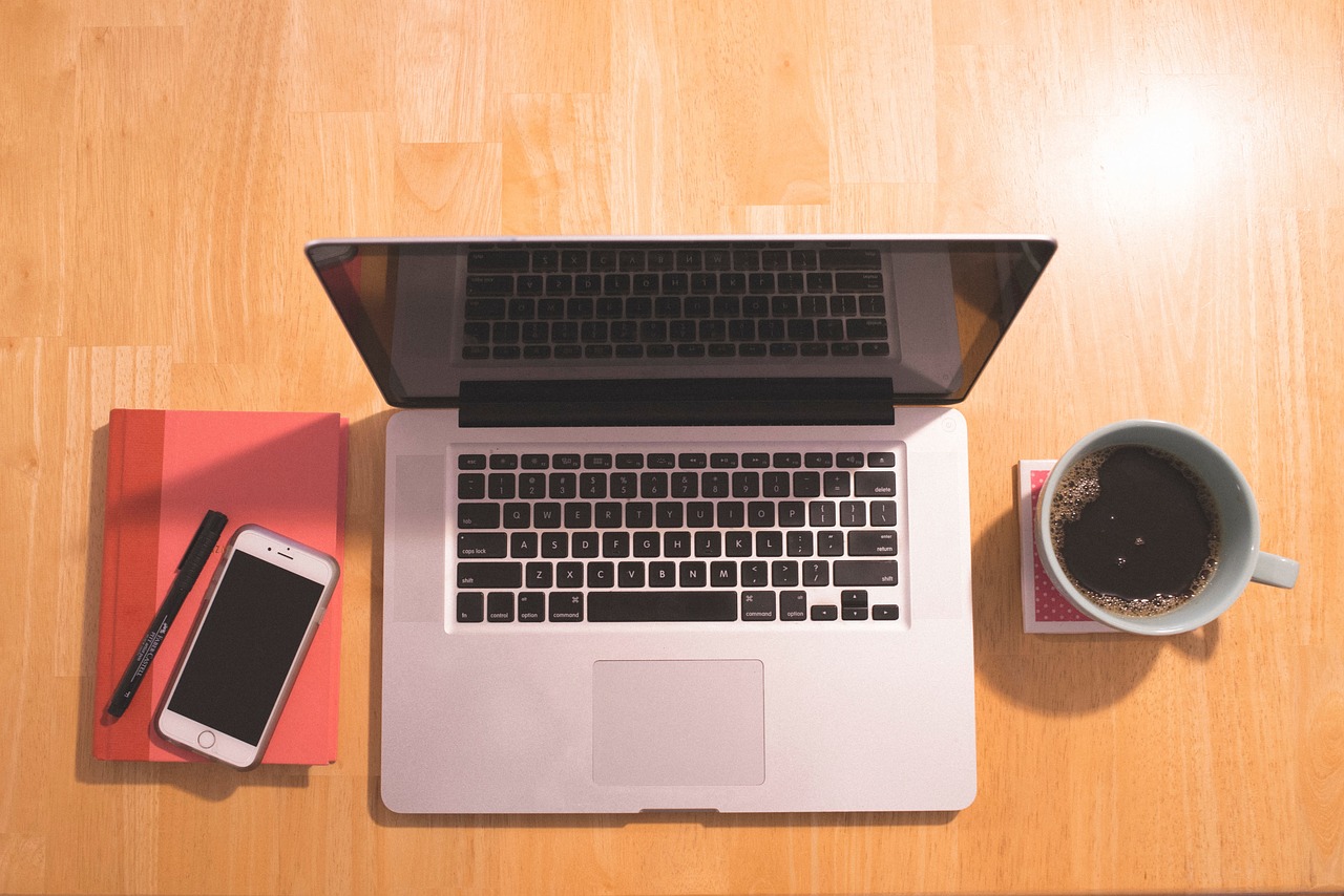 Jak długo jest ważne szkolenie BHP online? Przewodnik po terminach i obowiązkach pracodawców